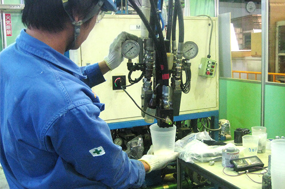 テスト設備の操作の様子