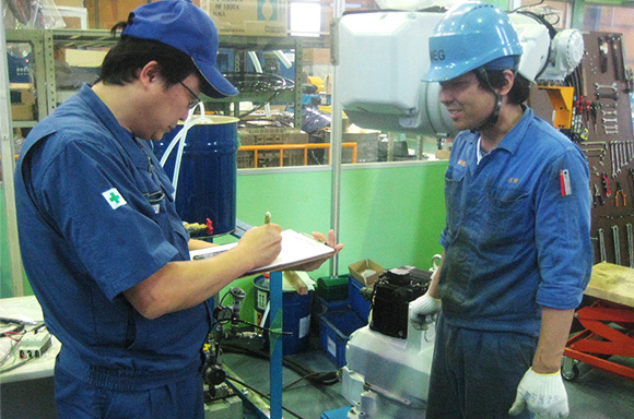 テスト設備の点検の様子